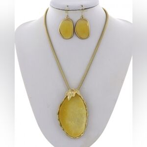 #36 Elegant yellow and Gold tone chunky statement trendy fashion necklace set.
